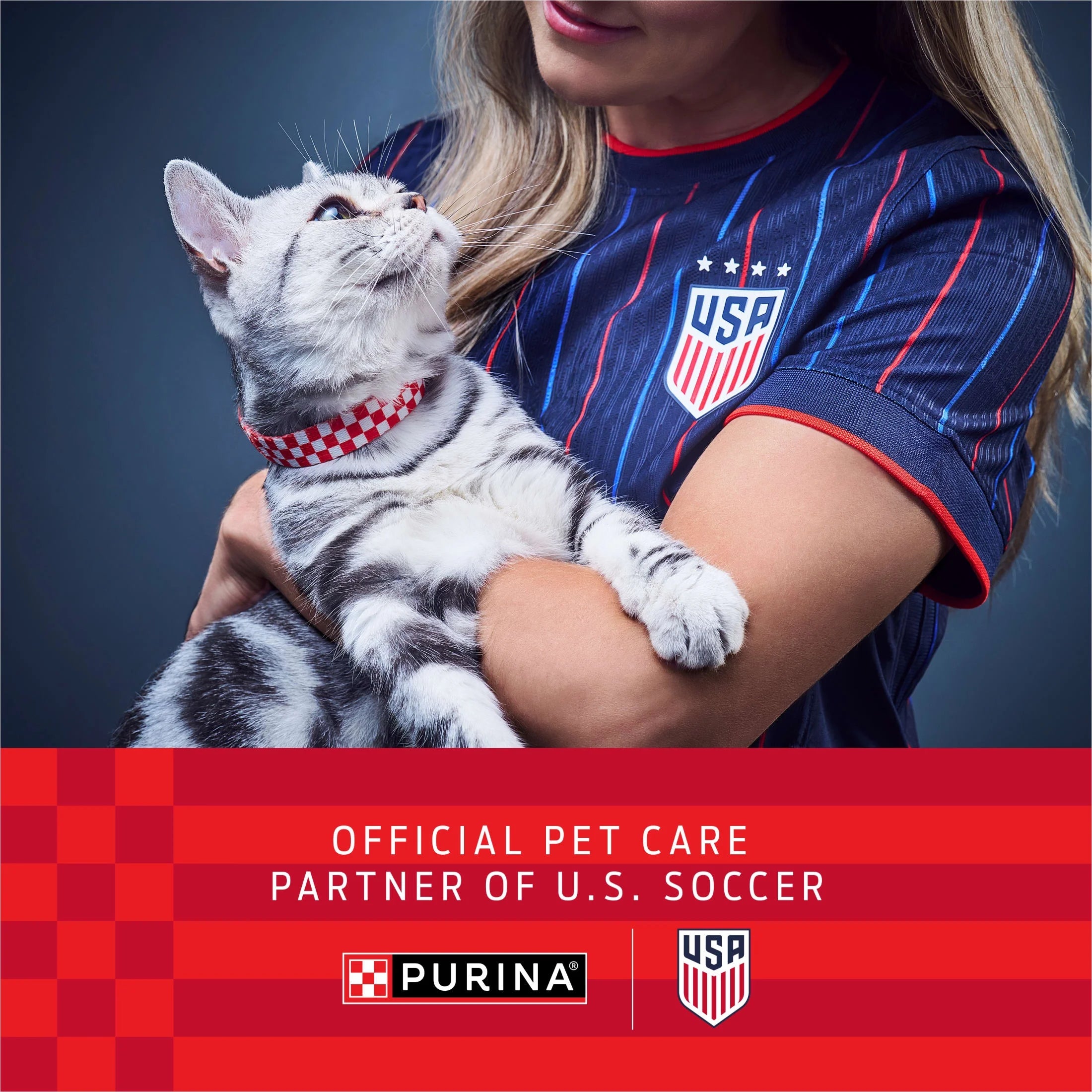 Purina 4-In-1 Strength Floral Scent Clumping Cat Litter - 35 lb Pail for Ultimate Odor Control and Freshness